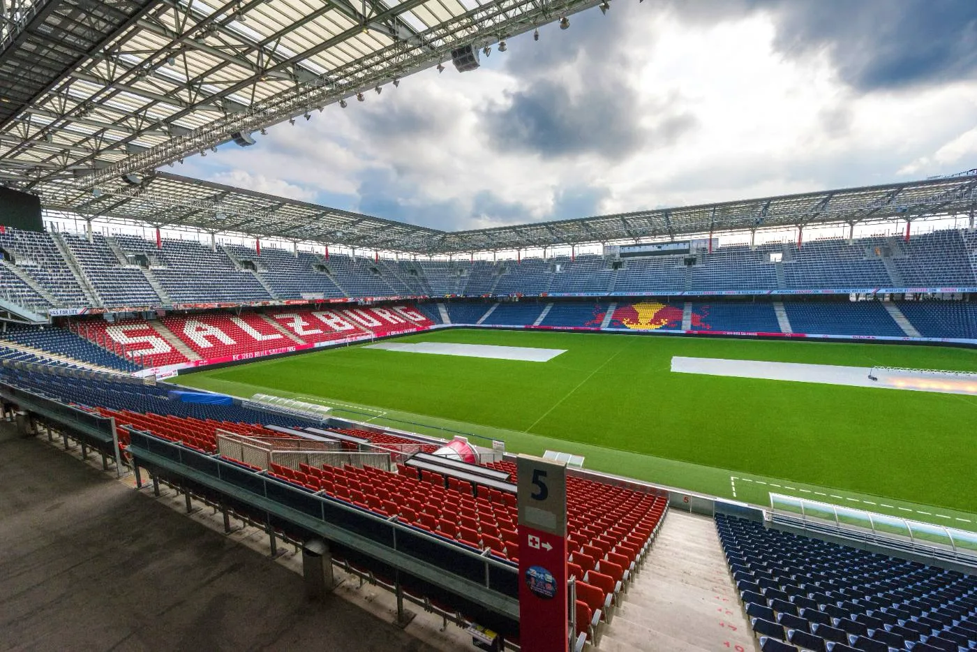 Red Bull Arena Salzburg: stands with the Salzburg lettering and the pitch
